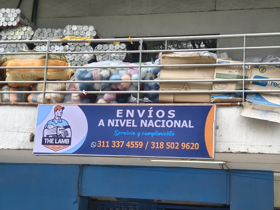 Aviso impreso de The Lamb en una fachada