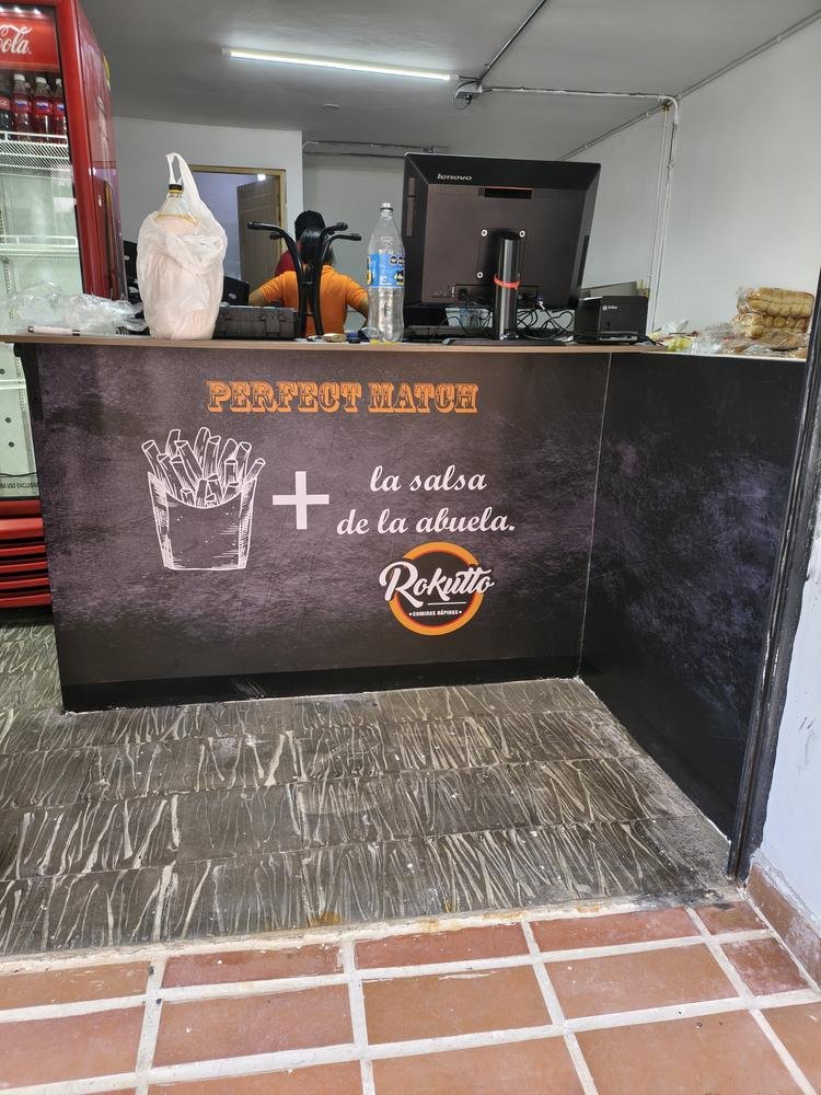 Mostrador forrado en vinilo impreso para Rokatto